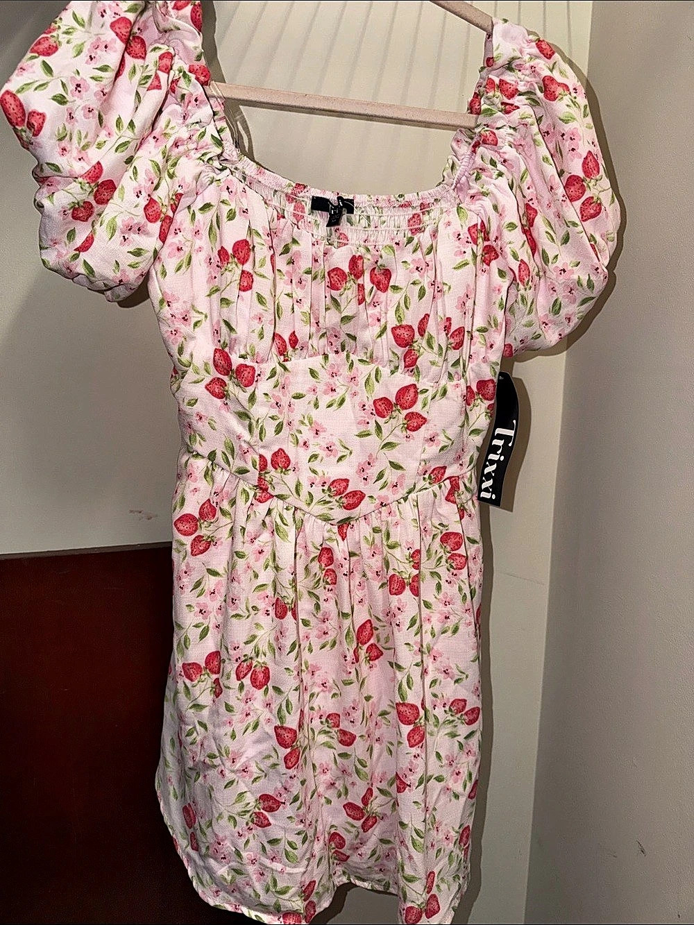 Strawberry Floral Puff Sleeve Dress in Pink Like New